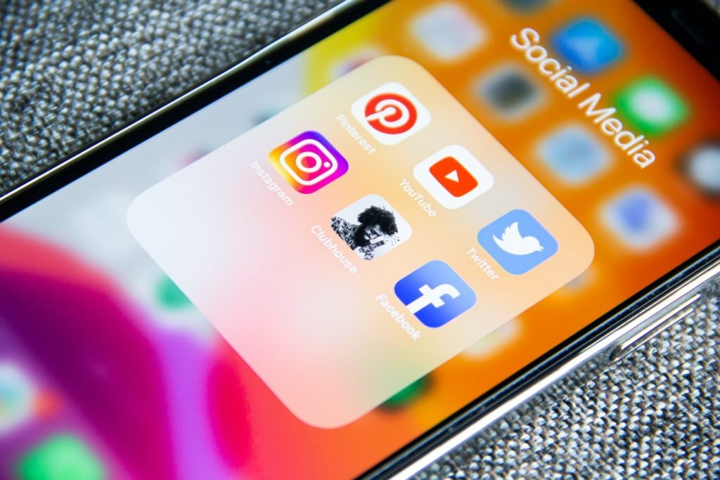 Contrôle renforcé de 19 plateformes en ligne imposé par UE 2 reseaux sociaux controle renforce de 19 plateformes