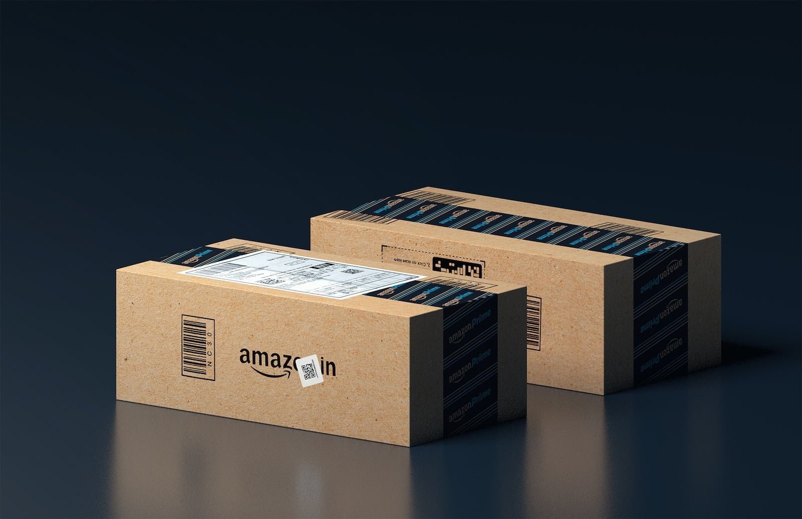 Amazon et les articles fréquemment retournés 1 two boxes of amazon are stacked on top of each other
