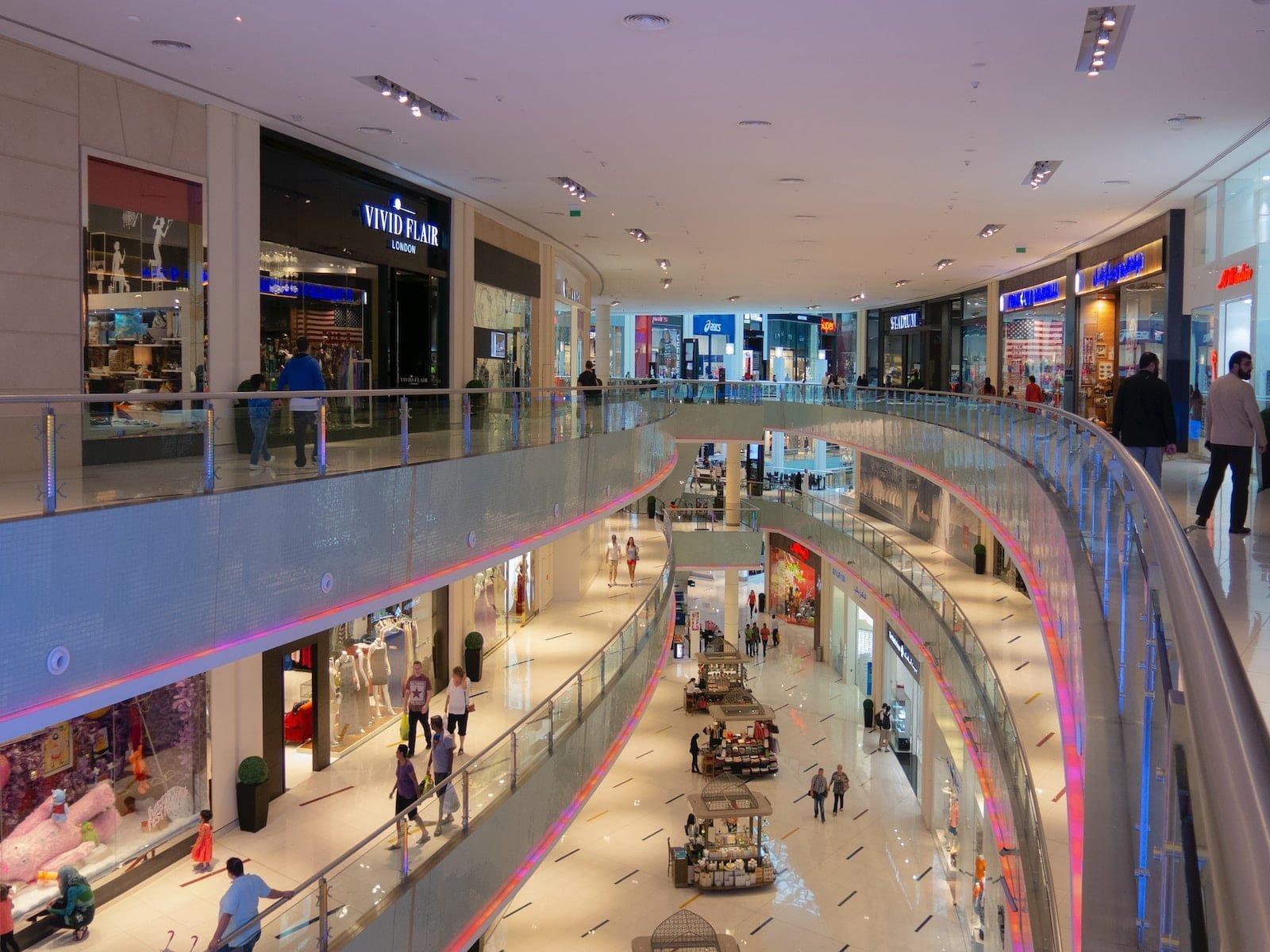 Les enseignes préférées de Français en 2023 1 top view mall interior photo
