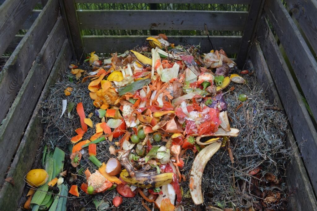 Les copropriétés seront concernées par le compostage des biodéchets en 2024 2 green waste, compost, compost bin